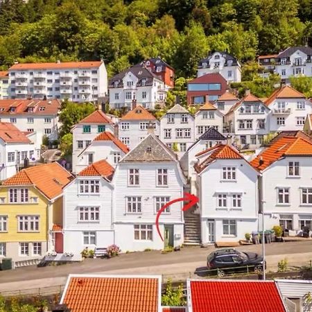 Leilighet I Bergens Vakreste Gate - Nydelig Utsikt Over Innseilingen Til Bergen! Exterior photo
